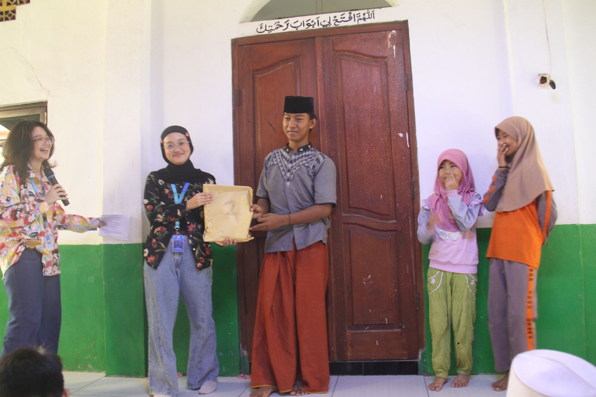 Penyerahan Hadiah dan Dokumentasi