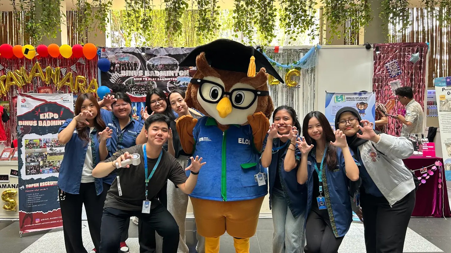 Panitia EXPO dengan maskot ELCO BINUS @Alam Sutera