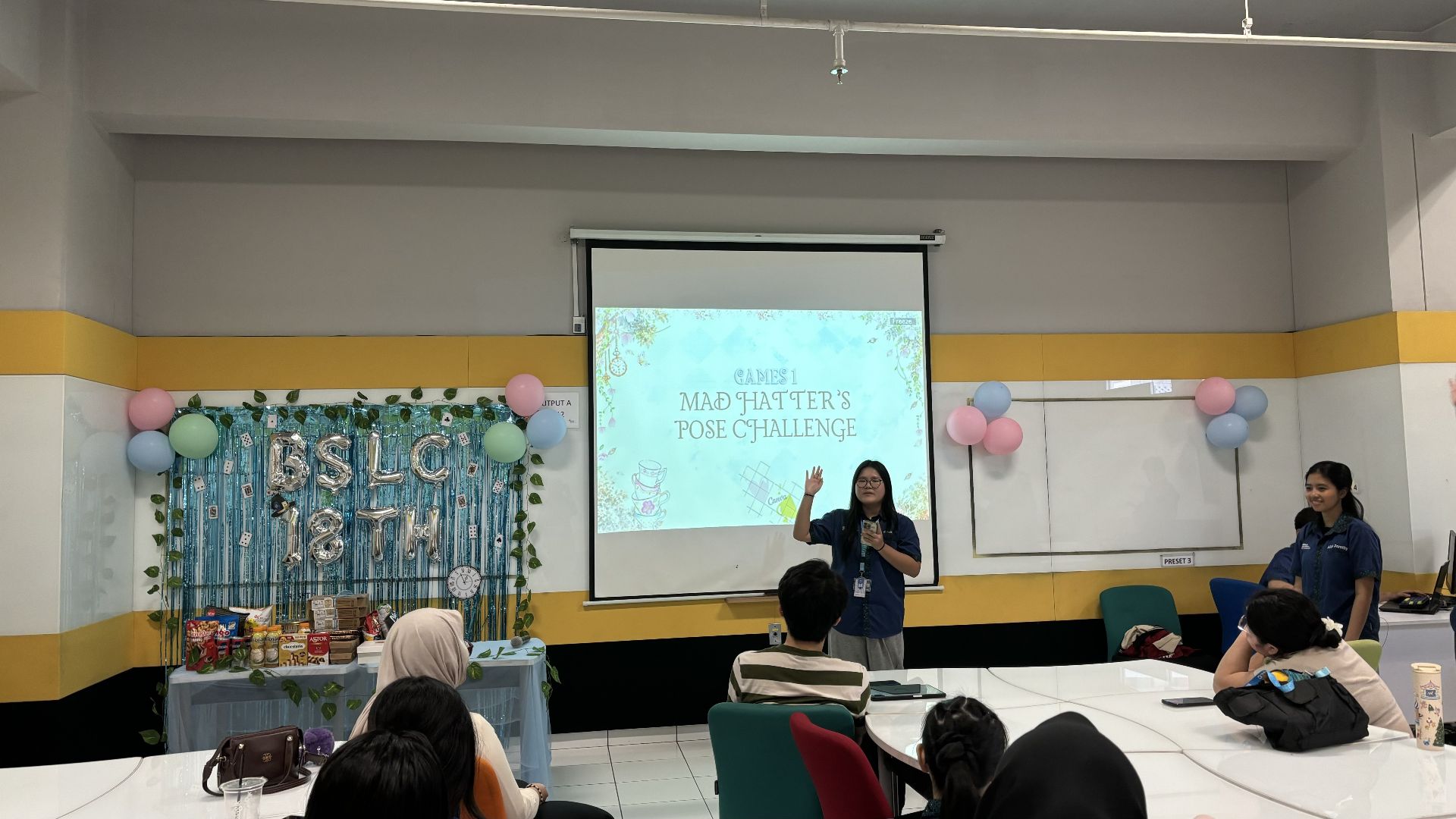 Sesi Games Pertama - Mad Hatter's Pose Challenge