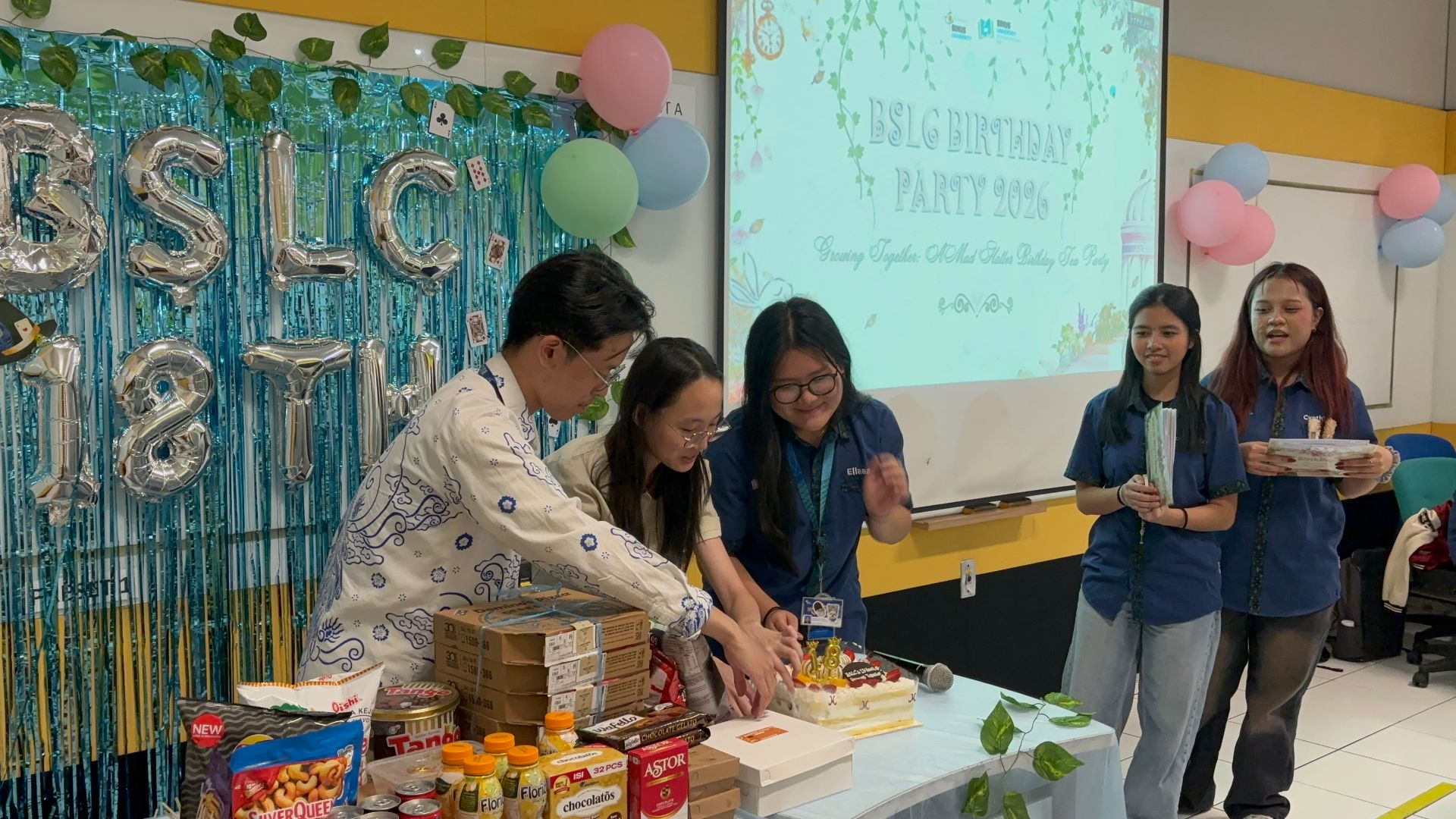Sesi Tiup Lilin dan Pemotongan Kue Ulang Tahun BSLC 2026