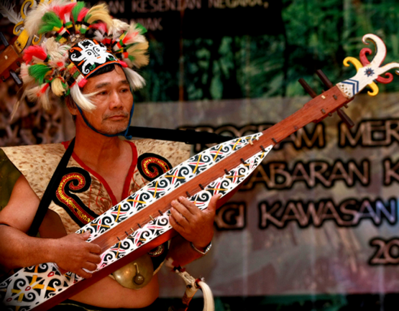 Uniknya Alat Musik Sampek Dari Kalimantan Utara Himpunan Mahasiswa DKV