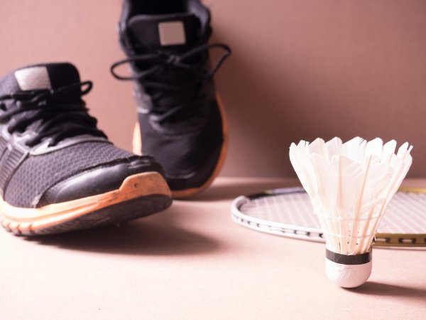 Alasan mengapa harus pakai sepatu badminton?