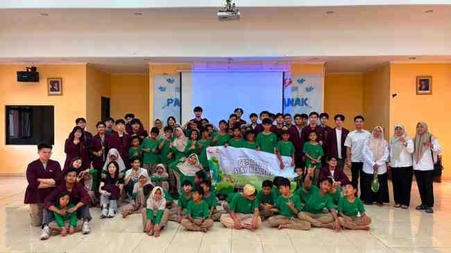 GET ACTIVE, STAY HEALTHY: PKM Binus Badminton 2026 di Panti Asuhan Putra Utama 1