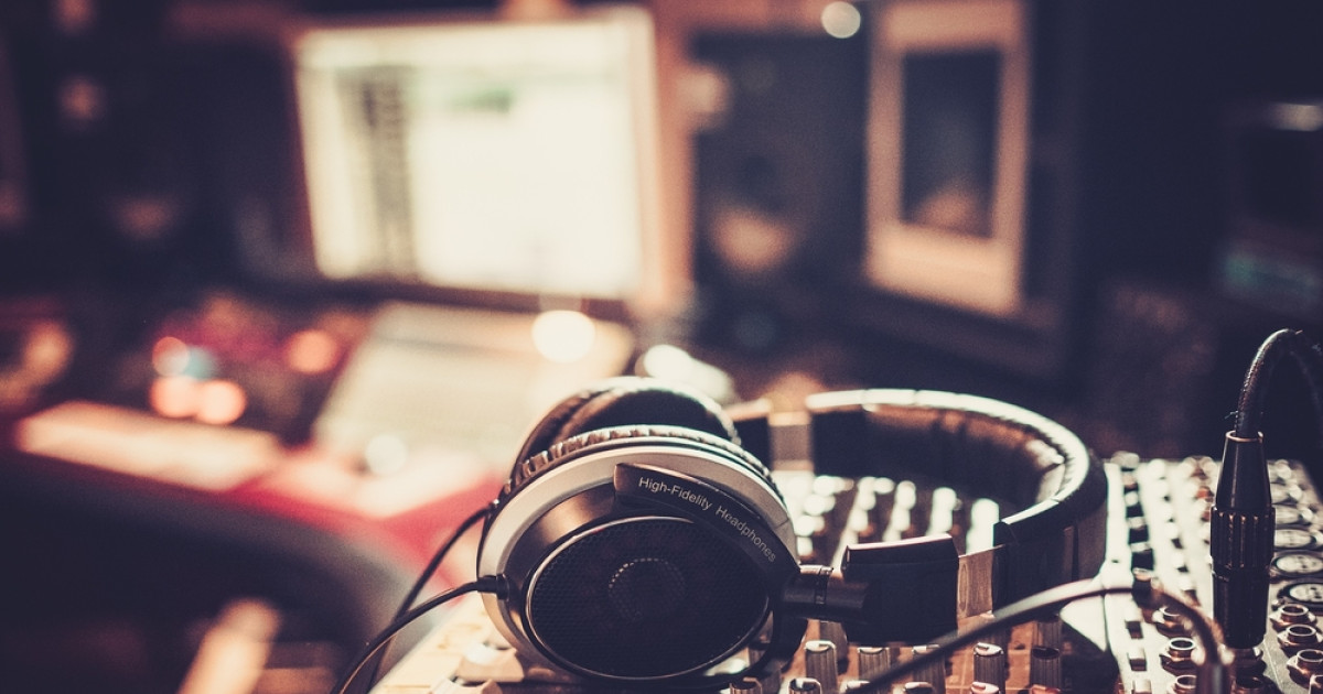 Isu Utama dalam Industri Musik Global: Streaming, AI, dan Keberlanjutan Karier