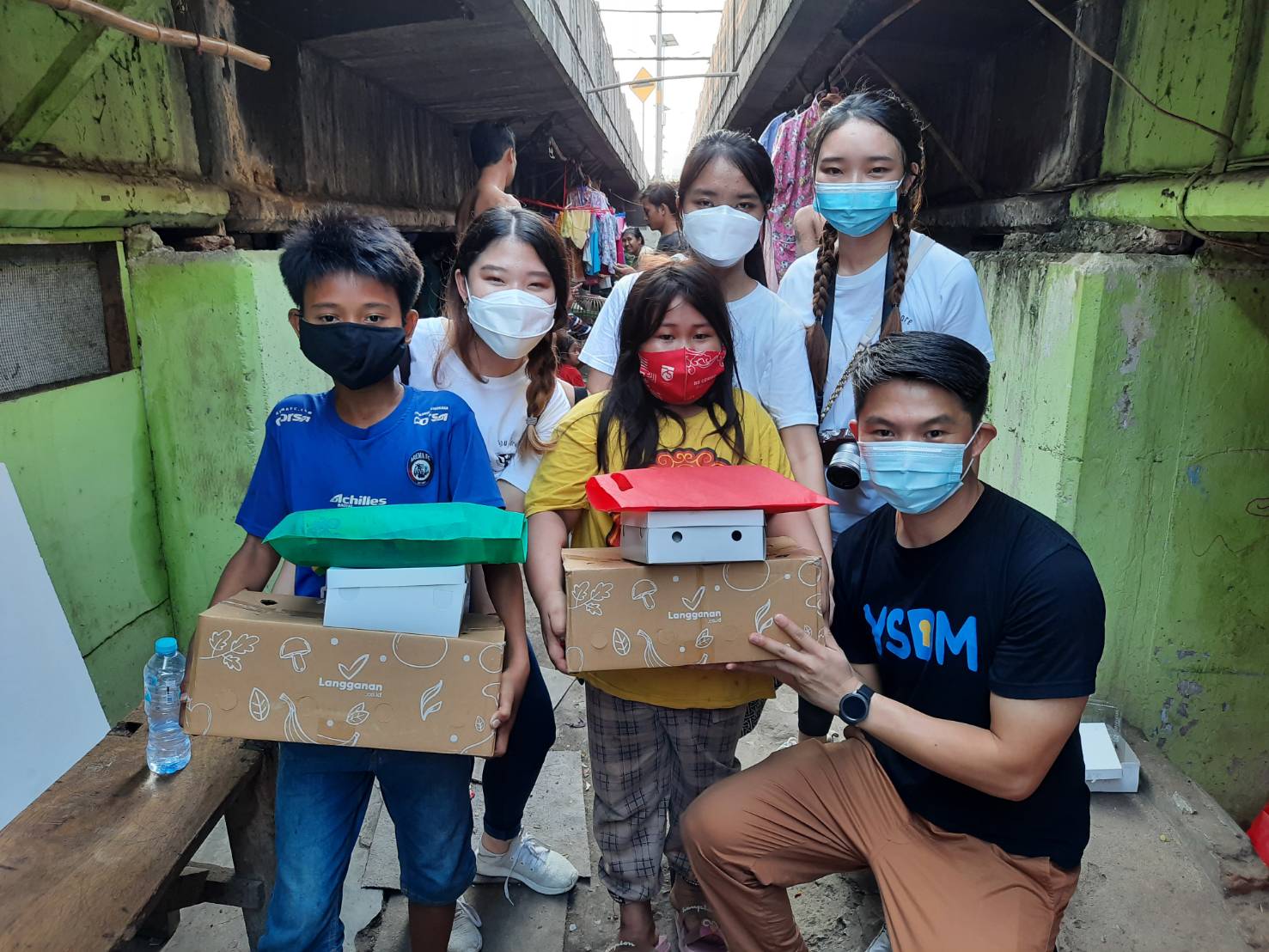 PROGRAM CSR YOU CARE 2021 “YOU COMMIT AGAINST HUNGER” MEMBERIKAN DONASI DAN EDUKASI KEPADA ANAK-ANAK KOLONG JEMBATAN KALIJODO MENGENAI GIZI BURUK