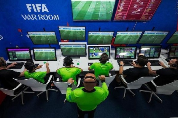 Sambil Menyaksikan Piala Dunia Qatar 2022, Mari  Kenalan Sama Teknologi VAR!