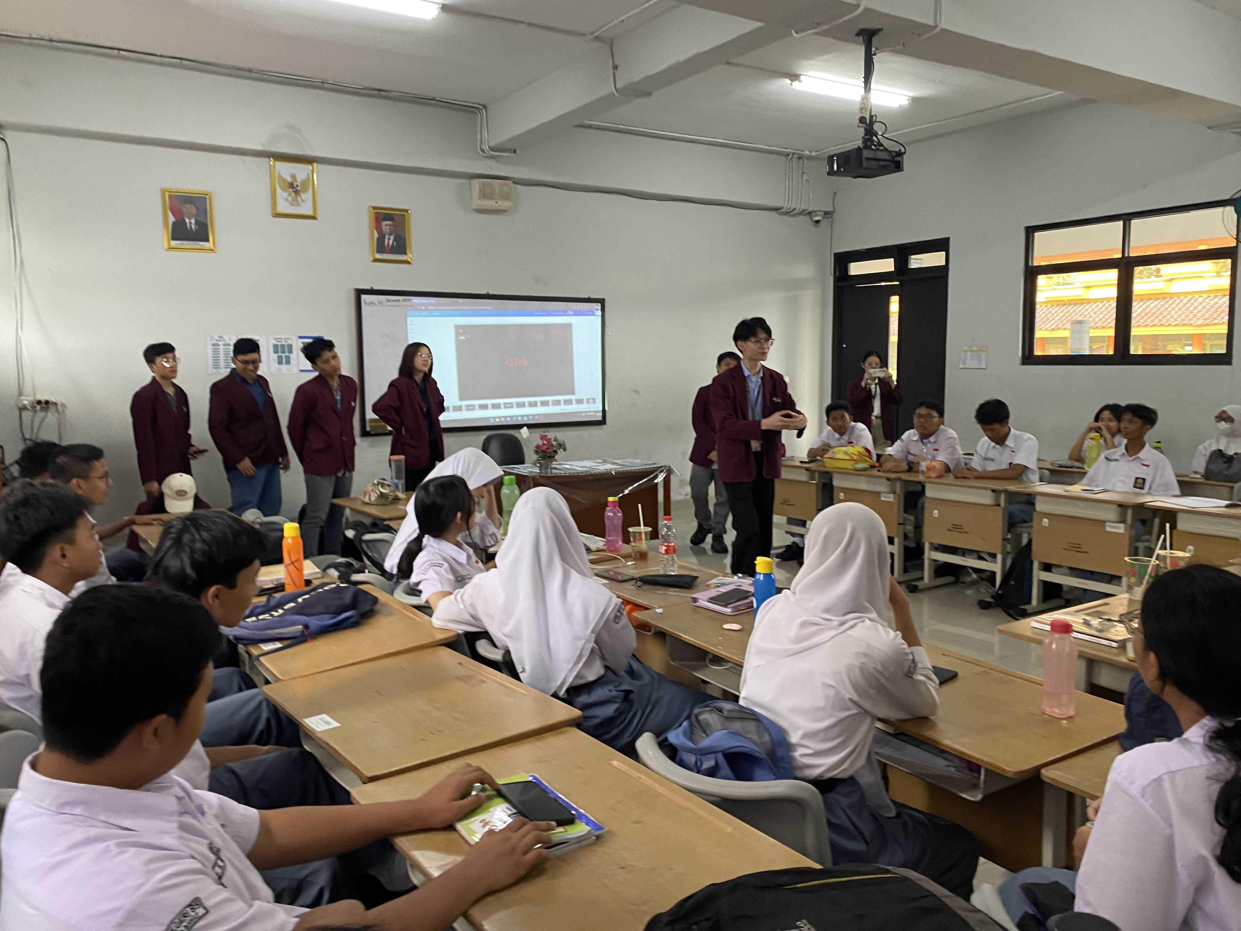 Menginspirasi Generasi Muda Melalui PKM CSC 2024: Edukasi Keamanan Siber di SMAN 85 Jakarta