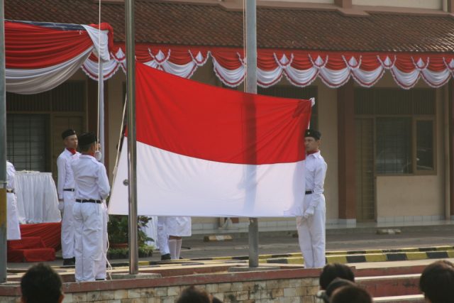 Mengapa Upacara Bendera Dilaksanakan Setiap Hari Senin? – FOPASBIN