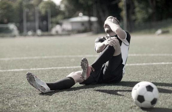 “Tips Efektif Mengatasi Cedera Futsal: Langkah Pemulihan dan Pencegahan Cedera”