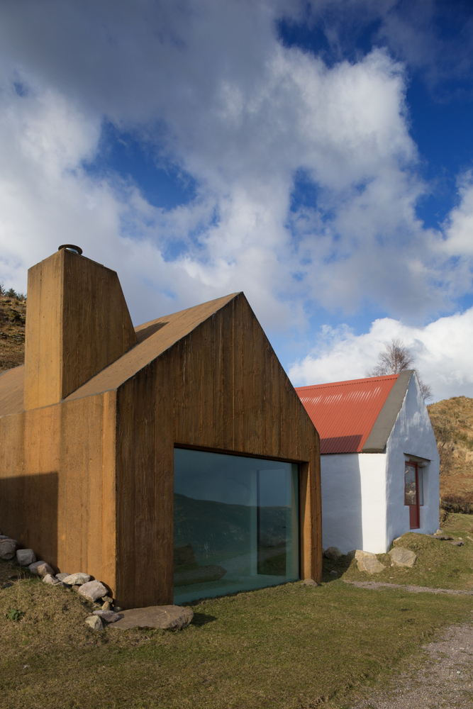 RUSTIC HOUSE / URBAN AGENCY