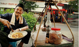 Makanan terkenal khas Indonesia yang bisa dijadikan destinasi wisata.