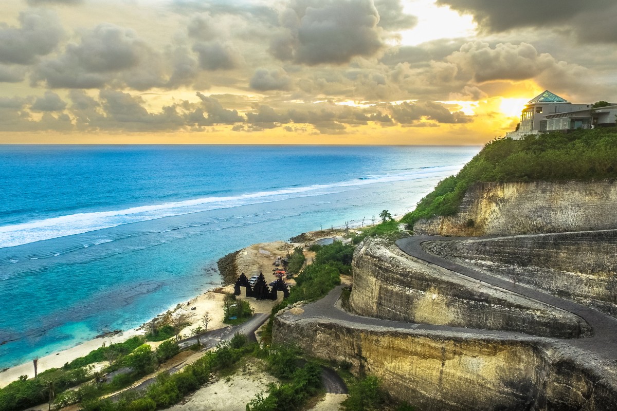 Wisata Rekreasi Pantai Melasti