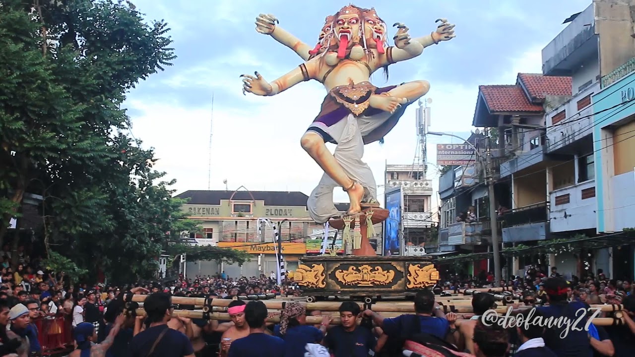 Menahan Godaan di Hari Raya Galungan Keluarga Mahasiswa Hindu