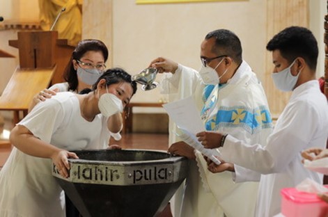 PEMBAPTISAN GABUNGAN 2021 – Et Lux in Tenebris Lucet (Dan Terang Bersinar dalam Kegelapan)