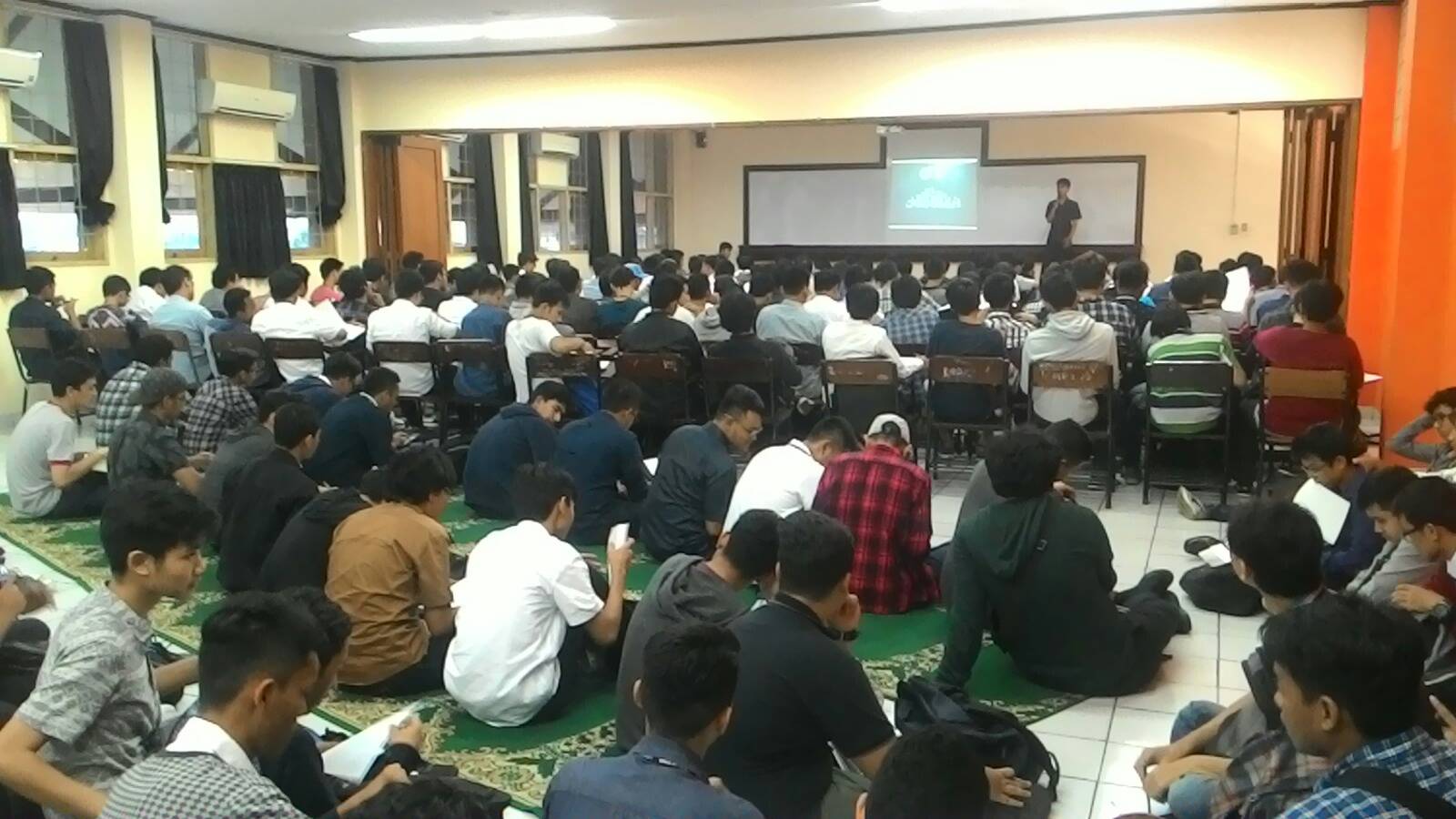 Teman adalah cermin mu