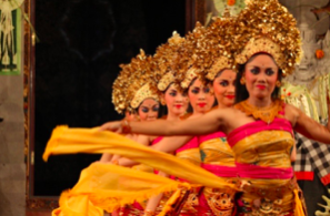 Tari Pendet Khas Bali