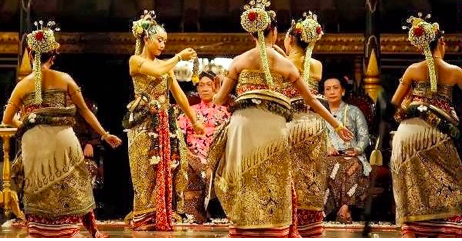 Tari Bedhaya Ketawang nan Sakral