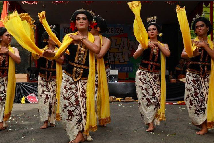 Mengenal Keunikan Tari Lengger Lanang