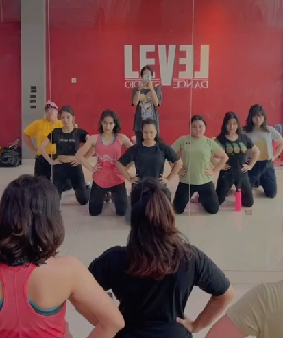 STAMAHOLIC DANCE PRACTICE