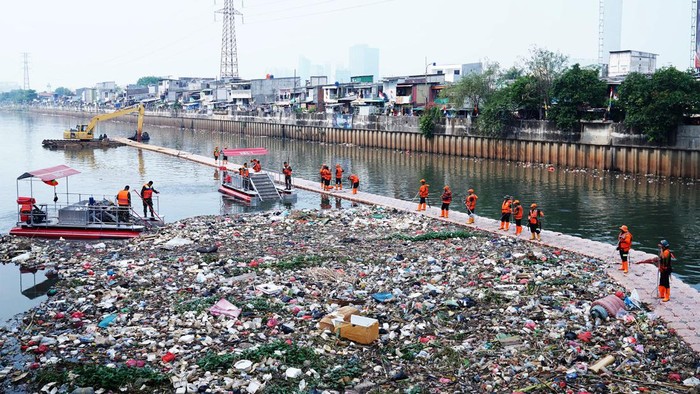 Plastic Waste Management in Indonesia: A Growing Environmental Challenge